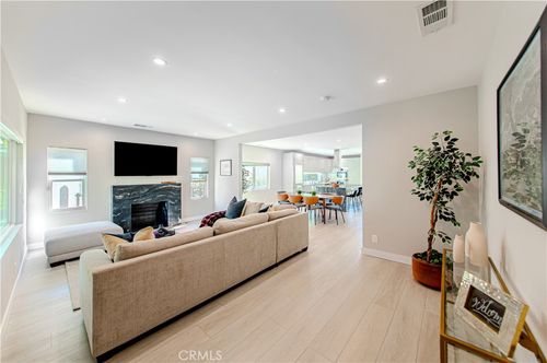 507 N Formosa Ave, LOS ANGELES, CA, 90036-1944 | Card Image