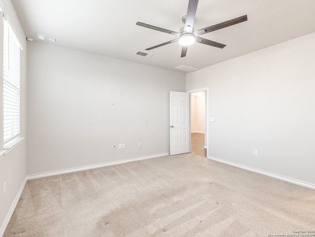 5627 Chestnut Xing, House other with 3 bedrooms, 3 bathrooms and null parking in San Antonio TX | Image 22
