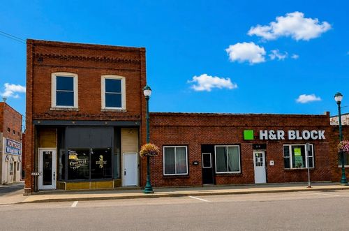 118 W Jefferson St, Winterset, IA, 50273-1547 | Card Image