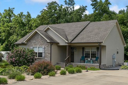 390 Marys Ln, Lafayette, TN, 37083-3673 | Card Image