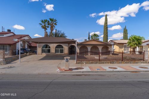 11737 Chito Samaniego Dr, El Paso, TX, 79936-7021 | Card Image