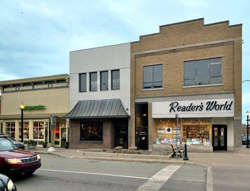 196 S River Ave, Holland, MI, 49423-3143 | Card Image
