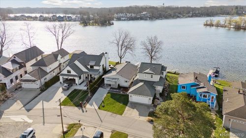 4071 Homestead Dr, Howell, MI, 48843-7427 | Card Image