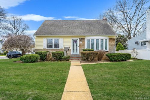 3476 Clifton Blvd, Wantagh, NY, 11793-3623 | Card Image