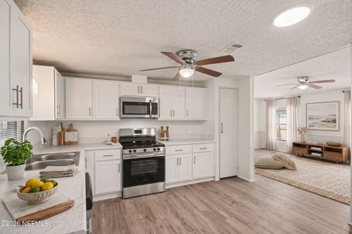 7624 Timberwood Dr, Jacksonville, FL, 32256-1541 | Card Image