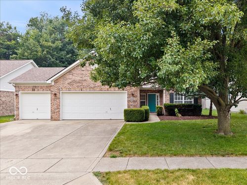 5882 Lost Oaks Dr, Carmel, IN, 46033-9574 | Card Image