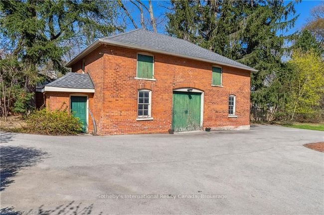 30 South St W, House other with 6 bedrooms, 4 bathrooms and 7 parking in Dundas ON | Image 47