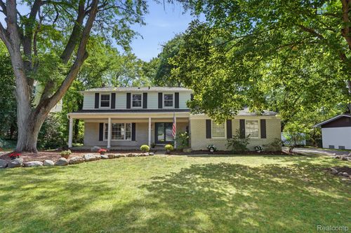 30954 Oak Valley Dr, Farmington Hills, MI, 48331-1418 | Card Image