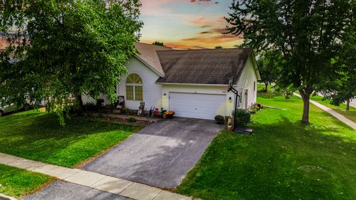 728 Hawthorne Ln, Genoa, IL, 60135-7528 | Card Image