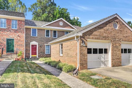 2918 Oakborough Sq, OAKTON, VA, 22124-1717 | Card Image