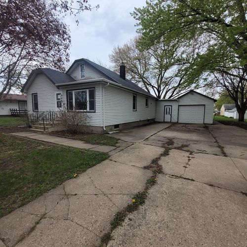 440 E Main St, Madelia, MN, 56062-1914 | Card Image