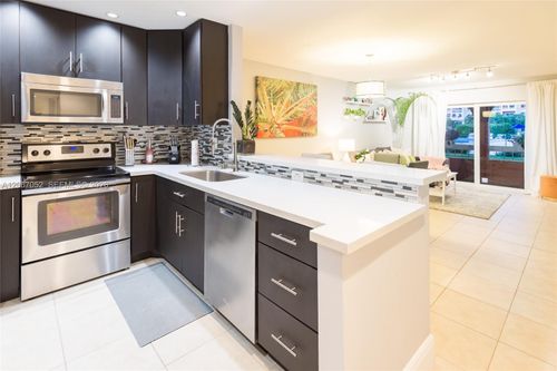 o-106-7845 Camino Real, Miami, FL, 33143-6807 | Card Image