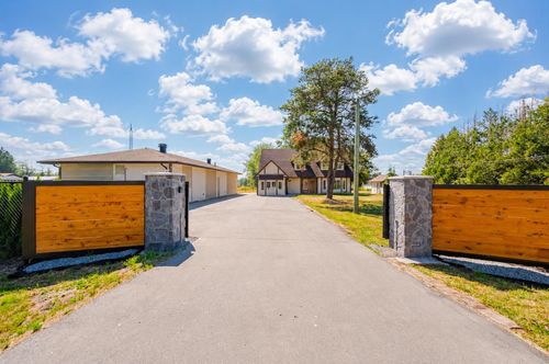 2565 216 St, Langley, BC, V2Z1P4 | Card Image