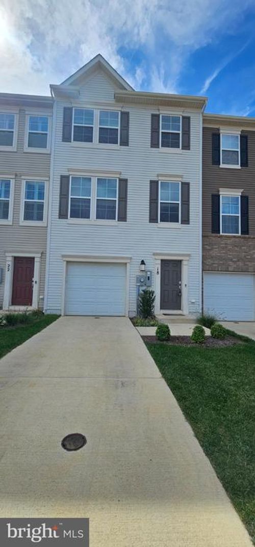 18 Telluride Way, CHARLES TOWN, WV, 25414-6092 | Card Image