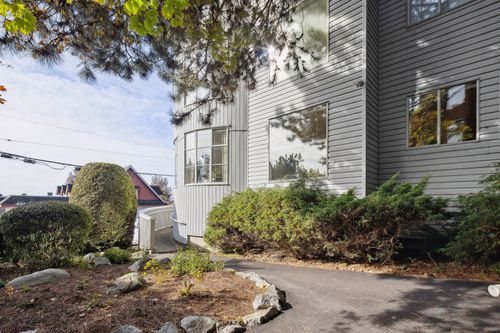 101-2412 Haywood Ave, West Vancouver, BC, V7V1Y1 | Card Image
