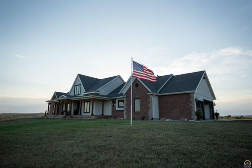 5721 Nw Humphrey Rd, Topeka, KS, 66618-5310 | Card Image