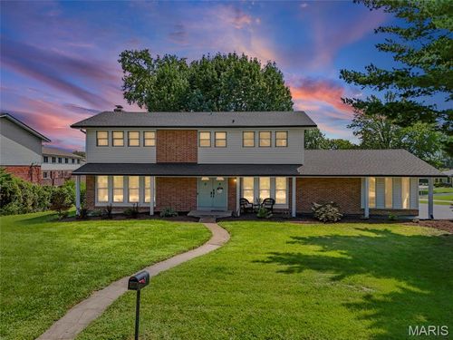 1 Oakland Hills Dr, Chesterfield, MO, 63017-3245 | Card Image