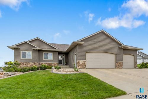 901 Stone Cir, Brandon, SD, 57005 | Card Image