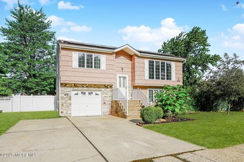 18 Croman Ct, Hazlet, NJ, 07730-2019 | Card Image
