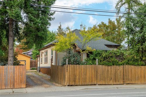 2792 Dunsmuir Ave, Cumberland, BC, V0R1S0 | Card Image