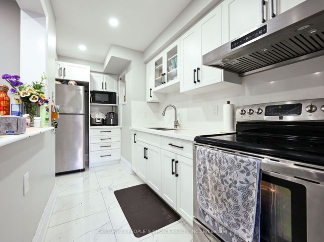 22 Gilgorm Rd, Condo with 3 bedrooms, 3 bathrooms and 1 parking in Brampton ON | Image 16