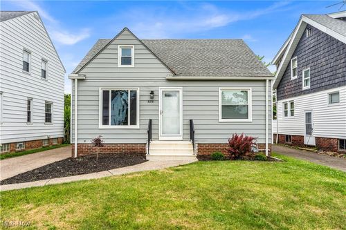 8218 Essen Ave, Parma, OH, 44129-3137 | Card Image