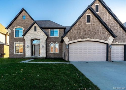 15342 Amberfield Dr, Macomb, MI, 48042-5827 | Card Image