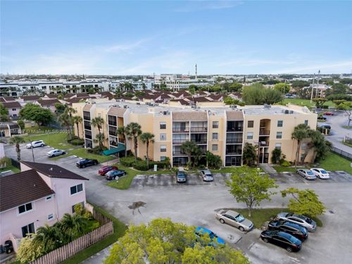 apt-404-8005 Lake Dr, Doral, FL, 33166-4648 | Card Image