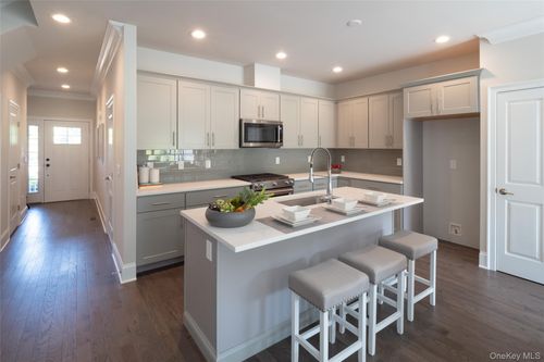 309 Hudson View Ter, Hyde Park, NY, 12538-3551 | Card Image