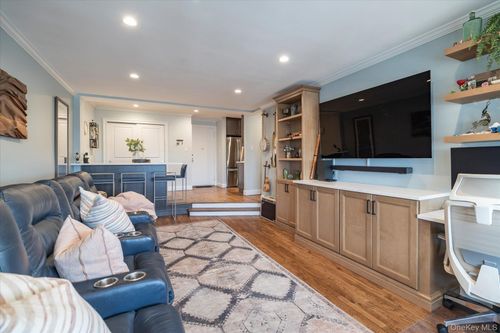 apt-5t-522 Shore Rd, Long Beach, NY, 11561-4553 | Card Image