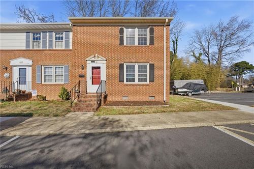 2 Charles Parish Dr, Poquoson, VA, 23662-1510 | Card Image