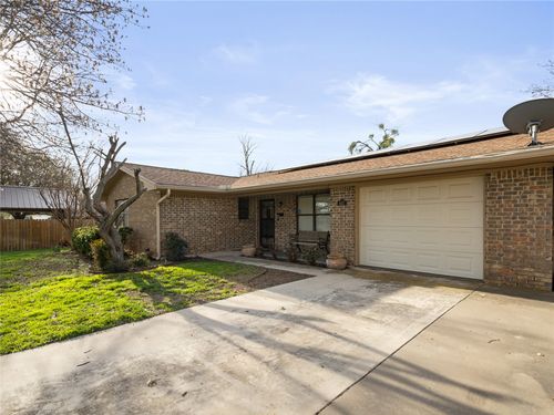 647 W Travis St, Dublin, TX, 76446-1215 | Card Image