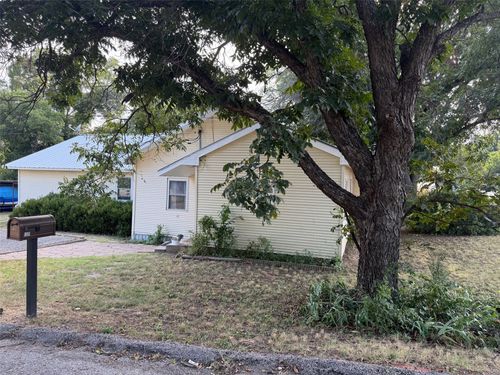 1301 S Green St, Eastland, TX, 76448-3305 | Card Image