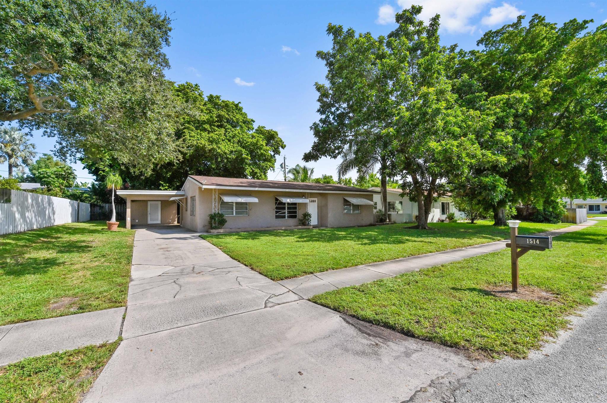 Lee Ct, Lake Worth, FL 33461