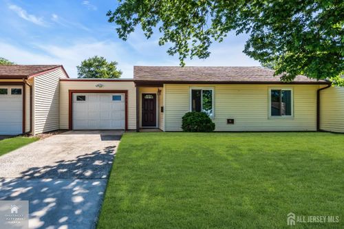c-150 Maclura Plz, Monroe, NJ, 08831 | Card Image