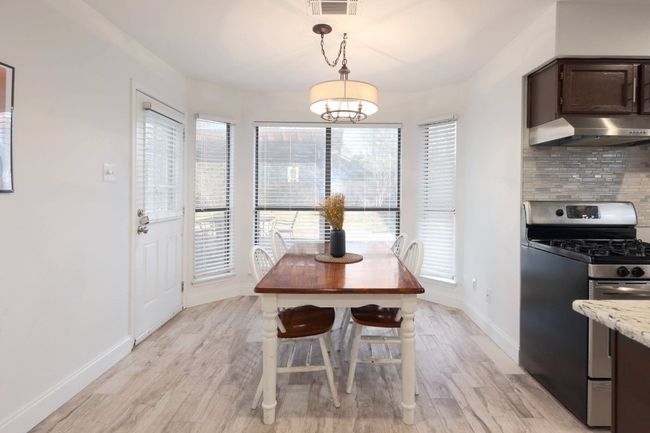 The breakfast nook is just the right size for a morning coffee or light meal, letting you watch the sunlight pour in while you plan your day ahead | Image 12