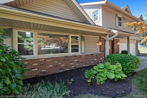 4491 N River Rd, Fort Gratiot, MI, 48059-4058 | Card Image