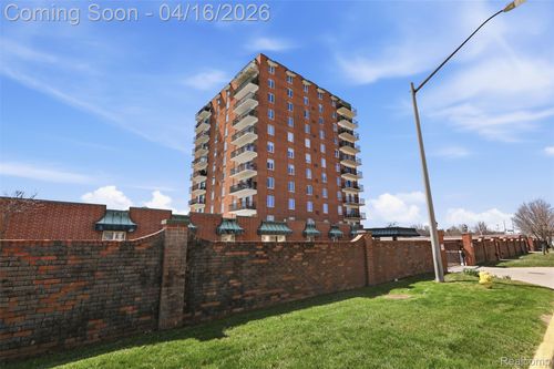 4c-3301 Biddle Ave, Wyandotte, MI, 48192-6271 | Card Image