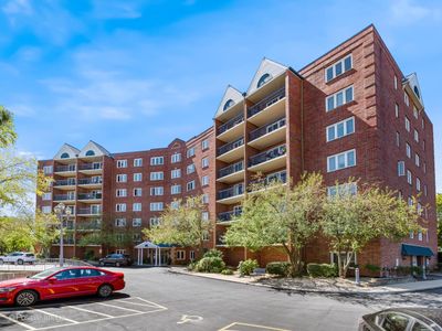 704 - 7120 N Milwaukee Avenue, Condo with 2 bedrooms, 2 bathrooms and 1 parking in Niles IL | Image 2