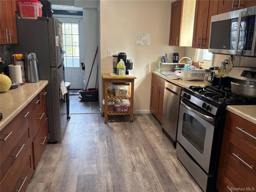 539 E State St, Long Beach, NY, 11561-2432 | Card Image