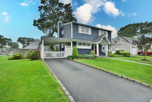 92 Smith St, Massapequa Park, NY, 11762-2039 | Card Image