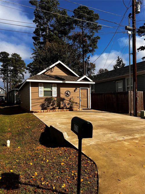 16720 E Forrestal, Montgomery, TX, 77316-2927 | Card Image