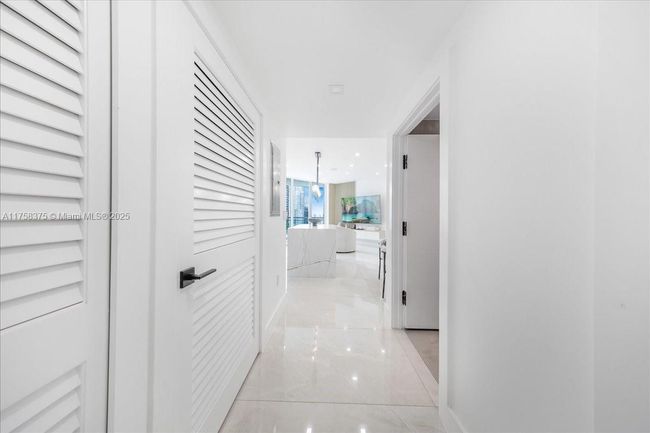 APT-2314 - 350 S Miami Ave, Condo with 2 bedrooms, 2 bathrooms and null parking in Miami FL | Image 14