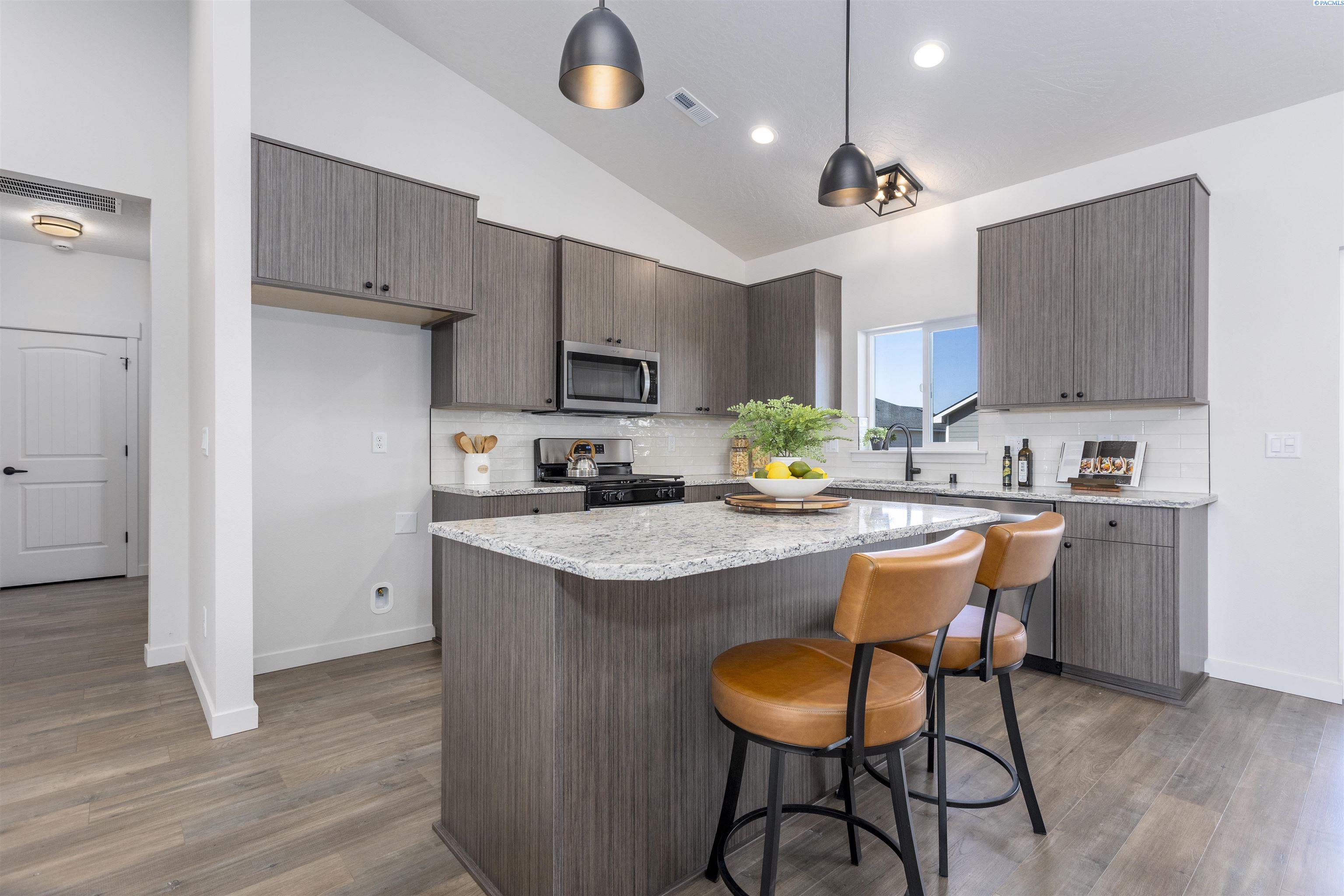 Ashen Dr, Pasco, WA 99301