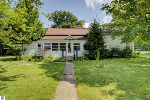 116 S Walnut St, Kalkaska, MI, 49646-9406 | Card Image