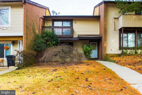 9040 Centerway Rd, GAITHERSBURG, MD, 20879-1811 | Card Image