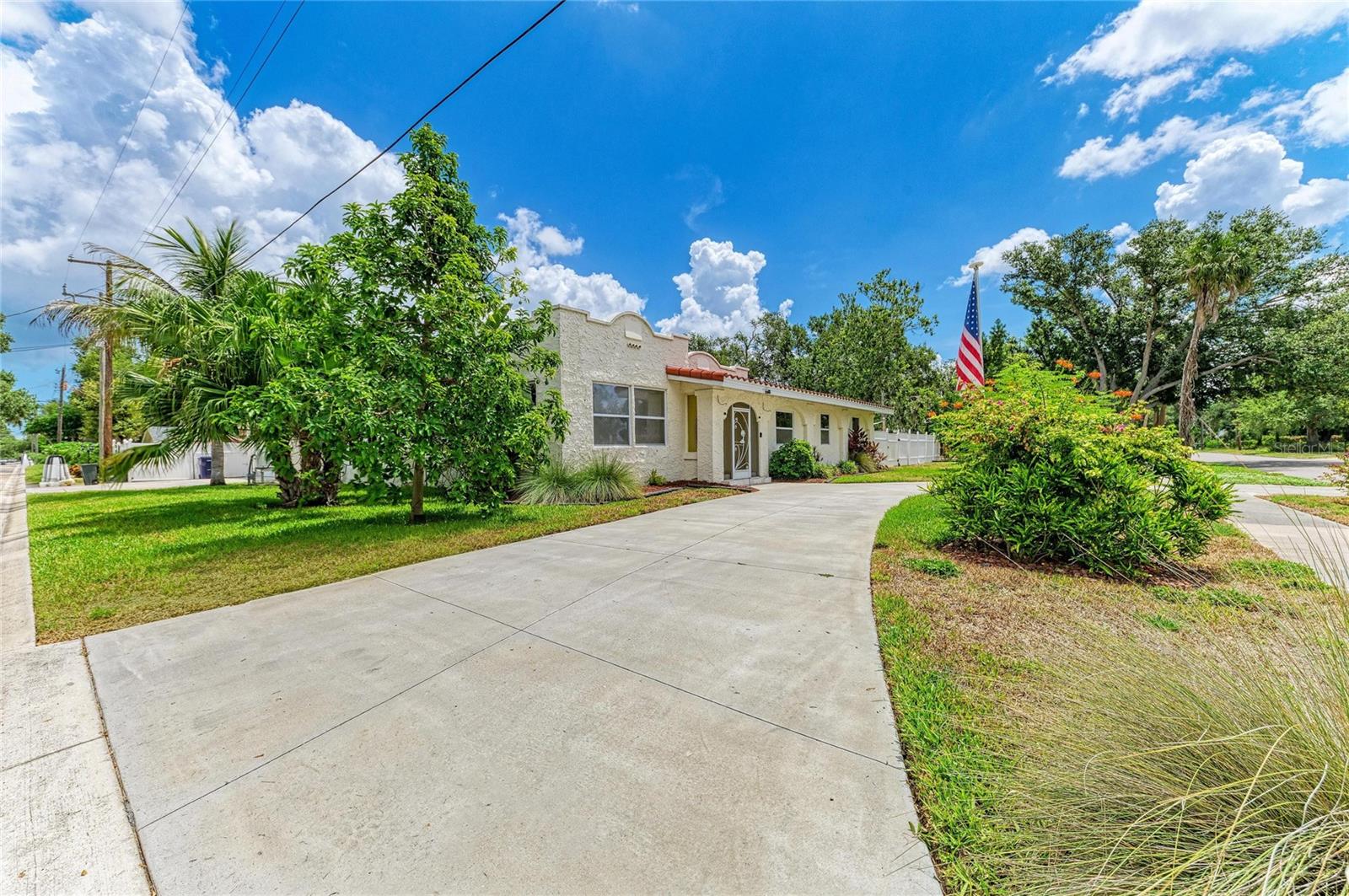 Residential in PALMETTO