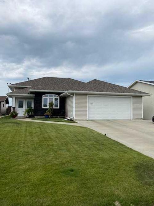 10214 82 St, Peace River, AB, T8S1N2 | Card Image