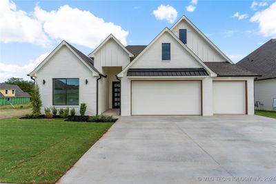 2055 E 129th Place S, House other with 4 bedrooms, 2 bathrooms and null parking in Jenks OK | Image 2