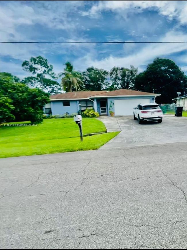 0 - 210 Sw Voltair Ter, House other with 3 bedrooms, 2 bathrooms and null parking in Port St. Lucie FL | Image 1
